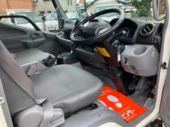 切れやホツレの無いキレイで快適なシートです♪内装はバラしてシート下も部品＆パネル裏も清掃しました！ツヤ出し剤等でごまかしません！ 5