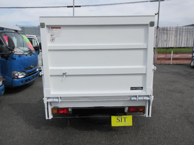 アトラストラック スーパーロー　パワーゲート　バイク積載仕様車　低床　Ｗタイヤ　Ｆ５速　ＡＢＳ　Ｗエアバック　集中ドア　キーレス　左電格ミラー　日本リフト６００Ｋｇ型垂直ゲート　荷台板張り　１５００Ｋｇ積載（3枚目）