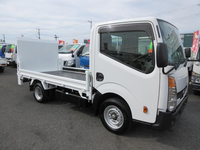 アトラストラック スーパーロー　パワーゲート　バイク積載仕様車　低床　Ｗタイヤ　Ｆ５速　ＡＢＳ　Ｗエアバック　集中ドア　キーレス　左電格ミラー　日本リフト６００Ｋｇ型垂直ゲート　荷台板張り　１５００Ｋｇ積載（6枚目）