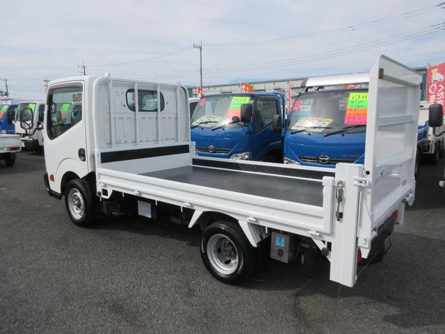 アトラストラック スーパーロー　パワーゲート　バイク積載仕様車　低床　Ｗタイヤ　Ｆ５速　ＡＢＳ　Ｗエアバック　集中ドア　キーレス　左電格ミラー　日本リフト６００Ｋｇ型垂直ゲート　荷台板張り　１５００Ｋｇ積載（9枚目）