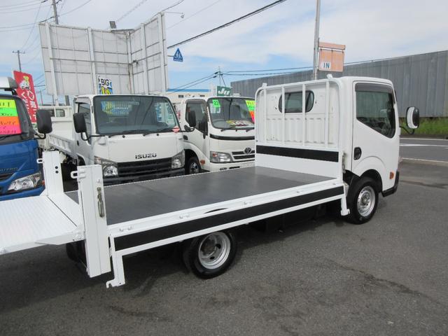 アトラストラック スーパーロー　パワーゲート　バイク積載仕様車　低床　Ｗタイヤ　Ｆ５速　ＡＢＳ　Ｗエアバック　集中ドア　キーレス　左電格ミラー　日本リフト６００Ｋｇ型垂直ゲート　荷台板張り　１５００Ｋｇ積載（19枚目）