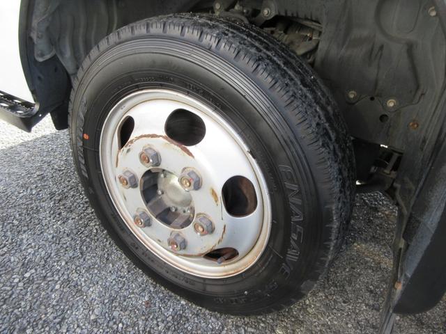 トヨエース フルジャストロー パワーゲート フルジャストロー 低床 Wタイヤ 三方開き F5速 D席エアバック 集中ドア ETC 荷台板張り 極東製600Kg型アームゲート 1500Kg積載(24枚目)