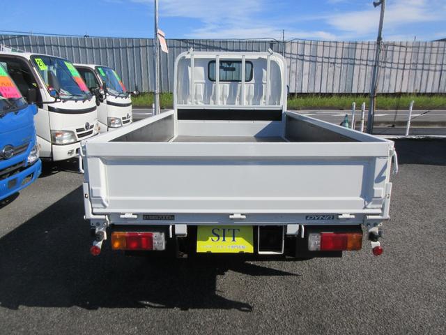 ダイナトラック フルジャストロー　フルジャストロー　Ｗタイヤ　三方開き　オートマ　ＡＢＳ　Ｄ席エアバック　集中ドア　ＥＴＣ　アイドリングストップ　社外ナビＴＶ　荷台板張り　２０００Ｋｇ積載（3枚目）