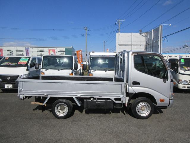ダイナトラック ジャストロー　ジャストロー　低床　Ｗタイヤ　三方開き　Ｆ５速　ＡＢＳ　Ｗエアバッグ　集中ドア　ＥＴＣ　社外ナビＴＶ　フルセグ　荷台板張り　車両総重量３２８５Ｋｇ　１５００Ｋｇ積載（4枚目）