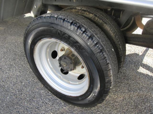 ダイナトラック ジャストロー　ジャストロー　低床　Ｗタイヤ　三方開き　Ｆ５速　ＡＢＳ　Ｗエアバッグ　集中ドア　ＥＴＣ　社外ナビＴＶ　フルセグ　荷台板張り　車両総重量３２８５Ｋｇ　１５００Ｋｇ積載（24枚目）