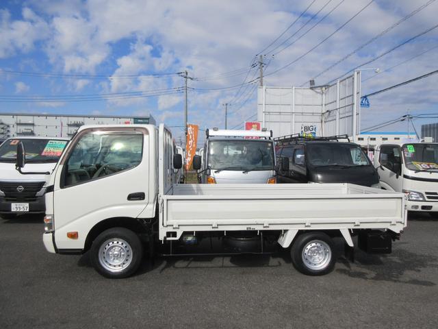 トヨエース Ｓシングルジャストロー　スーパーシングルジャストロー　低床　三方開き　シングルタイヤ　オートマ　Ｄ席エアバッグ　集中ドア　キーレス　ＥＴＣ　社外ナビＴＶ　バックカメラ　荷台後付板張り　車両総重量３１２５Ｋｇ　１２５０Ｋｇ積載（5枚目）