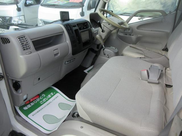 トヨエース Ｓシングルジャストロー　スーパーシングルジャストロー　低床　三方開き　シングルタイヤ　オートマ　Ｄ席エアバッグ　集中ドア　キーレス　ＥＴＣ　社外ナビＴＶ　バックカメラ　荷台後付板張り　車両総重量３１２５Ｋｇ　１２５０Ｋｇ積載（12枚目）