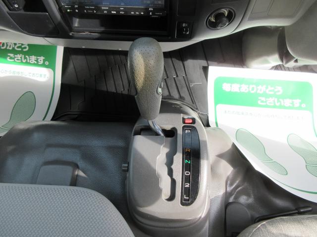 トヨエース Ｓシングルジャストロー　スーパーシングルジャストロー　低床　三方開き　シングルタイヤ　オートマ　Ｄ席エアバッグ　集中ドア　キーレス　ＥＴＣ　社外ナビＴＶ　バックカメラ　荷台後付板張り　車両総重量３１２５Ｋｇ　１２５０Ｋｇ積載（16枚目）