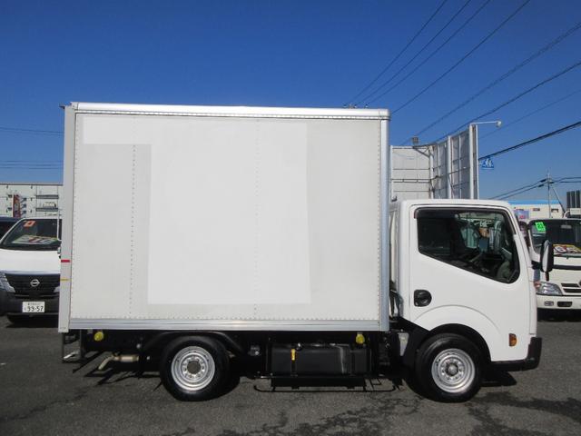 アトラストラック フルスーパーロー　パネルバン　シングルタイヤ　オートマ　ＡＢＳ　Ｄ席エアバッグ　集中ドア　キーレス　左側電動格納ミラー　バックモニター　ラッシングレール１段　車両総重量３３６５Ｋｇ　１２００Ｋｇ積載（4枚目）