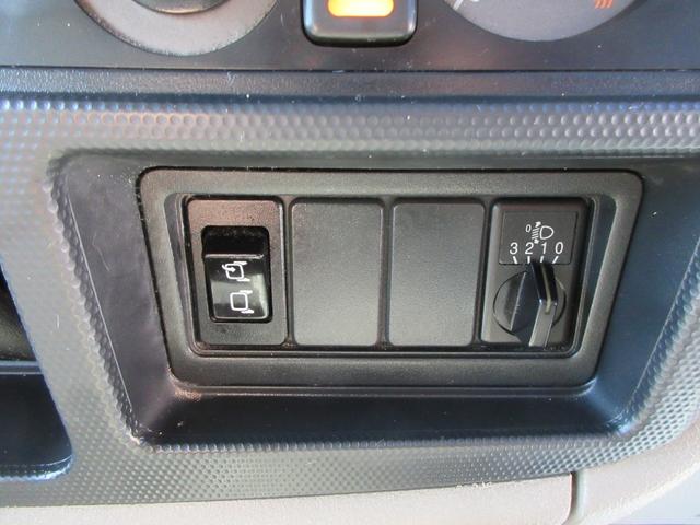 アトラストラック フルスーパーロー　パネルバン　シングルタイヤ　オートマ　ＡＢＳ　Ｄ席エアバッグ　集中ドア　キーレス　左側電動格納ミラー　バックモニター　ラッシングレール１段　車両総重量３３６５Ｋｇ　１２００Ｋｇ積載（15枚目）