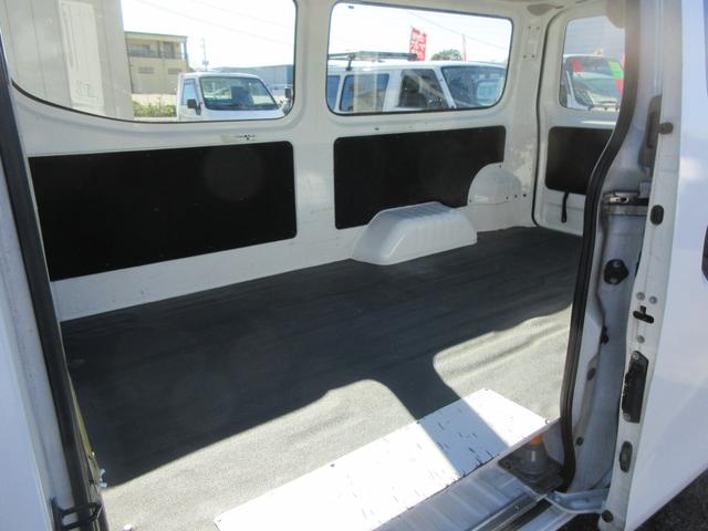 ＮＶ３５０キャラバンバン ロングＤＸ　ＤＸ　低床　３人乗り　オートマ　ＡＢＳ　Ｄ席エアバッグ　集中ドア　キーレス　１２５０Ｋｇ積載（20枚目）