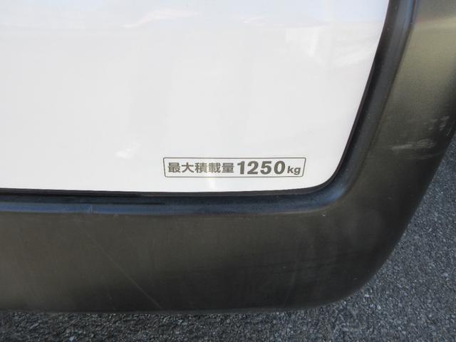 ＮＶ３５０キャラバンバン ロングＤＸ　ＤＸ　低床　３人乗り　オートマ　ＡＢＳ　Ｄ席エアバッグ　集中ドア　キーレス　１２５０Ｋｇ積載（24枚目）
