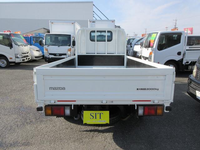 タイタントラック ワイドロー ワイドロー 低床 Wタイヤ 三方開き オートマ ABS Wエアバッグ 集中ドア キーレス ETC 左側電動格納ミラー アイドリングストップ 社外ナビTV 荷台床鉄板張り 2000Kg積載(3枚目)