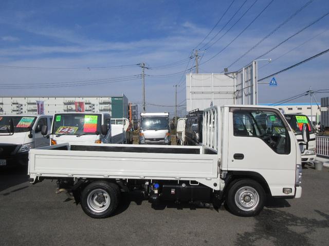 タイタントラック ワイドロー ワイドロー 低床 Wタイヤ 三方開き オートマ ABS Wエアバッグ 集中ドア キーレス ETC 左側電動格納ミラー アイドリングストップ 社外ナビTV 荷台床鉄板張り 2000Kg積載(4枚目)