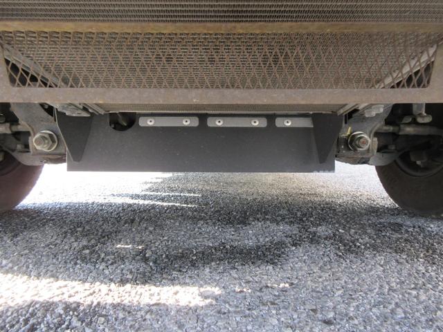 タイタントラック ワイドロー ワイドロー 低床 Wタイヤ 三方開き オートマ ABS Wエアバッグ 集中ドア キーレス ETC 左側電動格納ミラー アイドリングストップ 社外ナビTV 荷台床鉄板張り 2000Kg積載(22枚目)