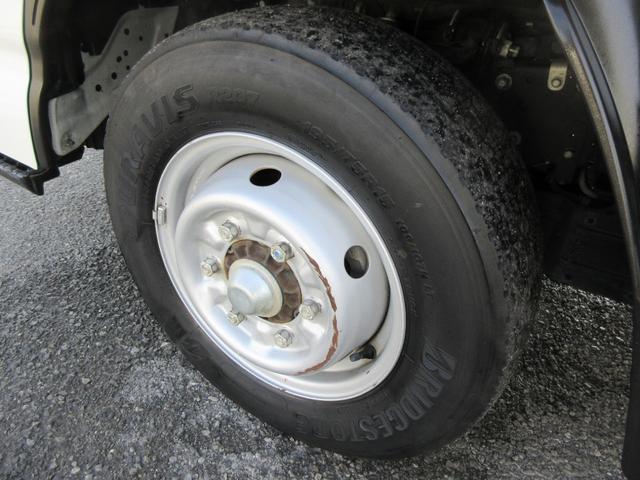 タイタントラック ワイドロー ワイドロー 低床 Wタイヤ 三方開き オートマ ABS Wエアバッグ 集中ドア キーレス ETC 左側電動格納ミラー アイドリングストップ 社外ナビTV 荷台床鉄板張り 2000Kg積載(23枚目)