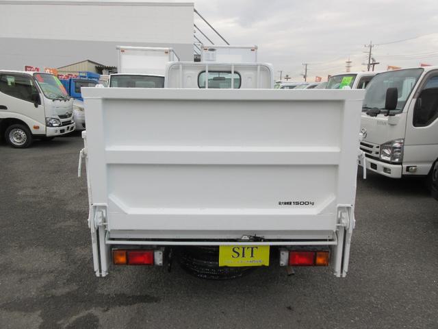 アトラストラック スーパーロー パワーゲート スーパーロー 低床 Wタイヤ F5速 ABS D席エアバッグ 集中ドア 左電格ミラー 極東製600Kg型垂直ゲート 2段式ゲート 荷台板張り 車両総重量3490Kg 1500Kg積載(3枚目)