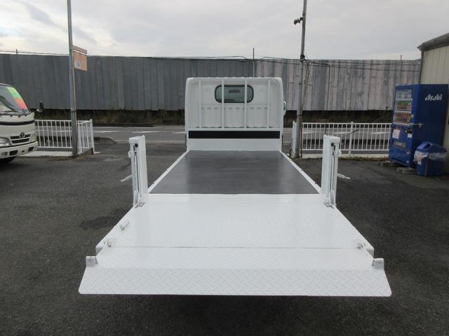 アトラストラック スーパーロー パワーゲート スーパーロー 低床 Wタイヤ F5速 ABS D席エアバッグ 集中ドア 左電格ミラー 極東製600Kg型垂直ゲート 2段式ゲート 荷台板張り 車両総重量3490Kg 1500Kg積載(18枚目)
