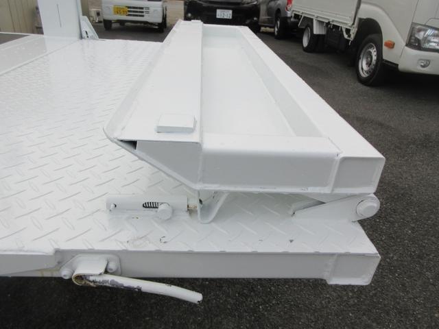 アトラストラック スーパーロー パワーゲート スーパーロー 低床 Wタイヤ F5速 ABS D席エアバッグ 集中ドア 左電格ミラー 極東製600Kg型垂直ゲート 2段式ゲート 荷台板張り 車両総重量3490Kg 1500Kg積載(22枚目)