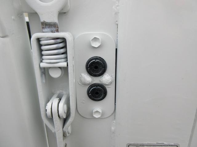 アトラストラック スーパーロー パワーゲート スーパーロー 低床 Wタイヤ F5速 ABS D席エアバッグ 集中ドア 左電格ミラー 極東製600Kg型垂直ゲート 2段式ゲート 荷台板張り 車両総重量3490Kg 1500Kg積載(24枚目)