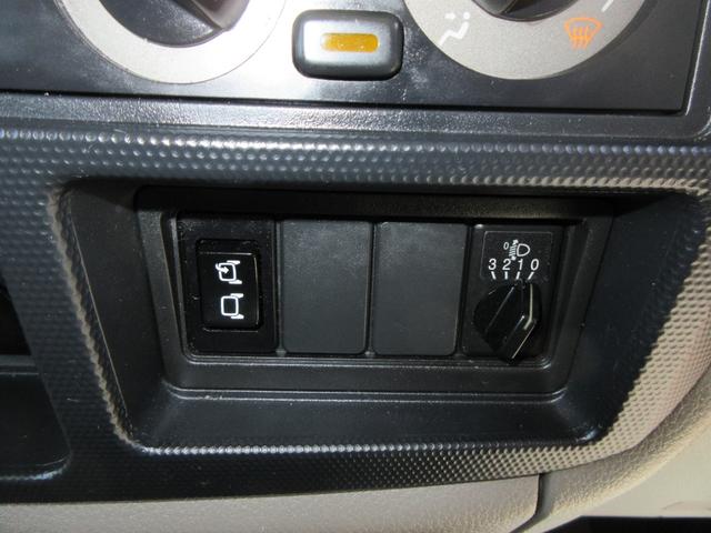 アトラストラック フルスーパーロー　パワーゲート　フルスーパーロー　低床　Ｗタイヤ　オートマ　ＡＢＳ　Ｗエアバッグ　集中ドア　キーレス　ＥＴＣ　左電格ミラー　荷台板張り　トヨタ車体６００Ｋｇ型垂直ゲート　１５００Ｋｇ積載（15枚目）