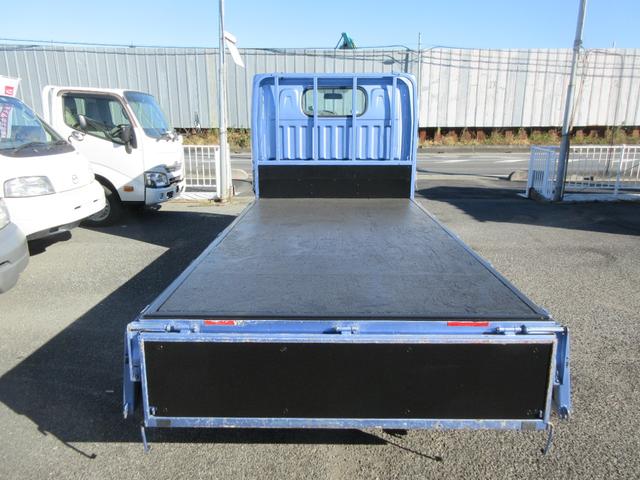 アトラストラック フルスーパーロー フルスーパーロー シングルタイヤ 三方開き F5速 ABS D席エアバッグ 集中ドア キーレス ETC 左電格ミラー 荷台板張り 車両総重量3285Kg 1500Kg積載(19枚目)