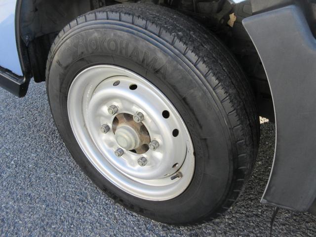 アトラストラック フルスーパーロー フルスーパーロー シングルタイヤ 三方開き F5速 ABS D席エアバッグ 集中ドア キーレス ETC 左電格ミラー 荷台板張り 車両総重量3285Kg 1500Kg積載(23枚目)