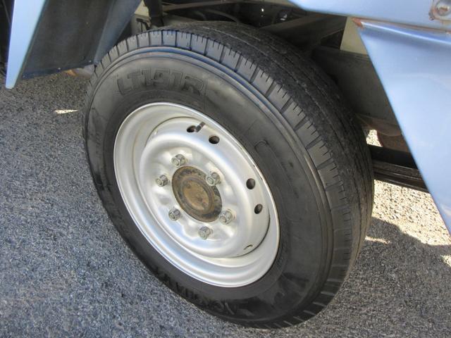 アトラストラック フルスーパーロー フルスーパーロー シングルタイヤ 三方開き F5速 ABS D席エアバッグ 集中ドア キーレス ETC 左電格ミラー 荷台板張り 車両総重量3285Kg 1500Kg積載(24枚目)