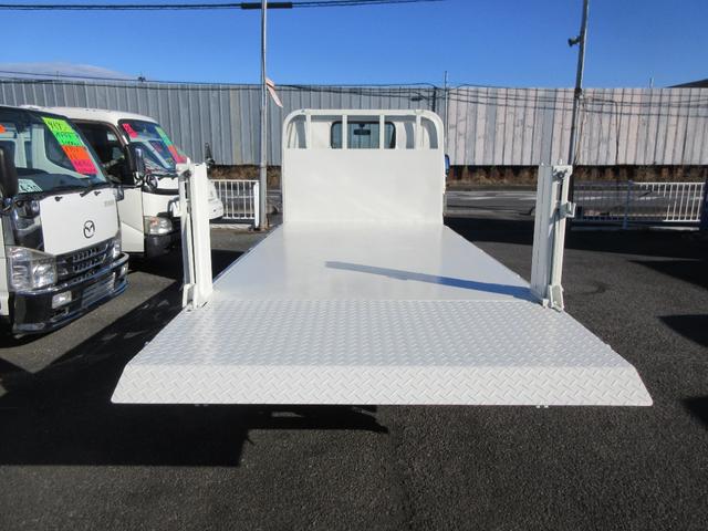 デュトロ 高床　パワーゲート　高床　Ｗタイヤ　Ｆ５速　ＡＢＳ　Ｄ席エアバッグ　集中ドア　バックカメラ　左電格ミラー　新明和垂直ゲート　荷台床鉄板張り　トリイ鉄板張り　３０００Ｋｇ積載（19枚目）