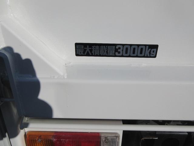 デュトロ 高床　パワーゲート　高床　Ｗタイヤ　Ｆ５速　ＡＢＳ　Ｄ席エアバッグ　集中ドア　バックカメラ　左電格ミラー　新明和垂直ゲート　荷台床鉄板張り　トリイ鉄板張り　３０００Ｋｇ積載（28枚目）