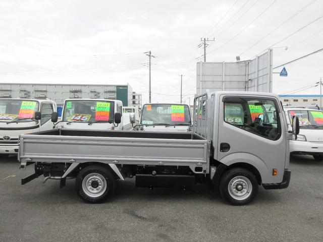 アトラストラック フルスーパーロー　フルスーパーロー　シングルタイヤ　三方開き　オートマ　ＡＢＳ　Ｄ席エアバッグ　集中ドア　キーレス　ＥＴＣ　左電格ミラー　荷台板張り　車両総重量３３０５Ｋｇ　１５００Ｋｇ積載（4枚目）