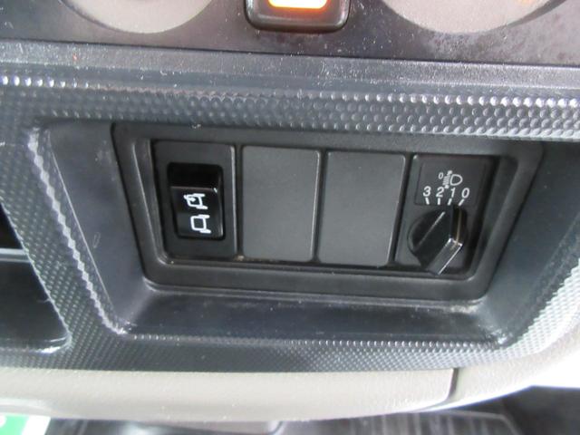 アトラストラック フルスーパーロー　フルスーパーロー　シングルタイヤ　三方開き　オートマ　ＡＢＳ　Ｄ席エアバッグ　集中ドア　キーレス　ＥＴＣ　左電格ミラー　荷台板張り　車両総重量３３０５Ｋｇ　１５００Ｋｇ積載（16枚目）