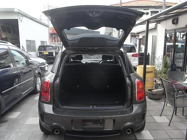 ＭＩＮＩ クーパーＳ　クロスオーバー　ターボ　パドルシフト　ナビ　フルセグＴＶ　バックカメラ　Ｂｌｕｅｔｏｏｔｈ　ＨＩＤ　ブラックルーフレール　ＥＴＣ　プッシュスタート　オートライト　フロントフォグ　１７ＡＷ禁煙車（23枚目）