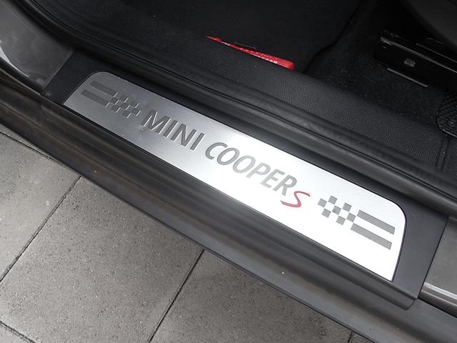 ＭＩＮＩ クーパーＳ　クロスオーバー　ターボ　パドルシフト　ナビ　フルセグＴＶ　バックカメラ　Ｂｌｕｅｔｏｏｔｈ　ＨＩＤ　ブラックルーフレール　ＥＴＣ　プッシュスタート　オートライト　フロントフォグ　１７ＡＷ禁煙車（32枚目）