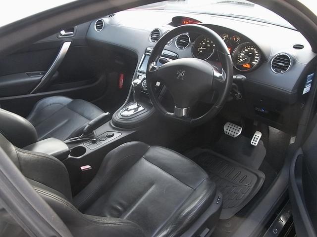 ＲＣＺ ベースグレード　本革　ナビ　フルセグＴＶ　Ｂｌｕｅｔｏｏｔｈ　オートクルーズ　ＨＩＤヘッドライト　１９インチアルミ　禁煙車（11枚目）