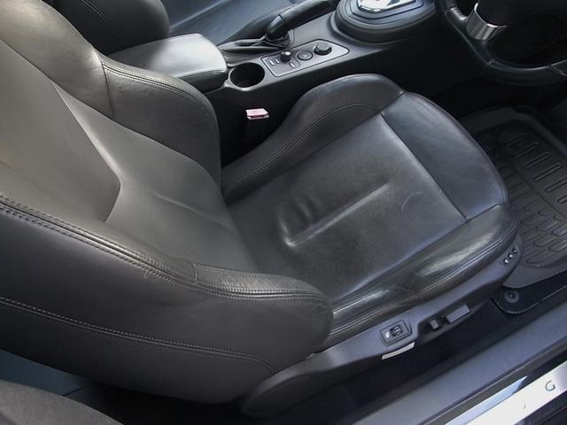 ＲＣＺ ベースグレード　本革　ナビ　フルセグＴＶ　Ｂｌｕｅｔｏｏｔｈ　オートクルーズ　ＨＩＤヘッドライト　１９インチアルミ　禁煙車（12枚目）