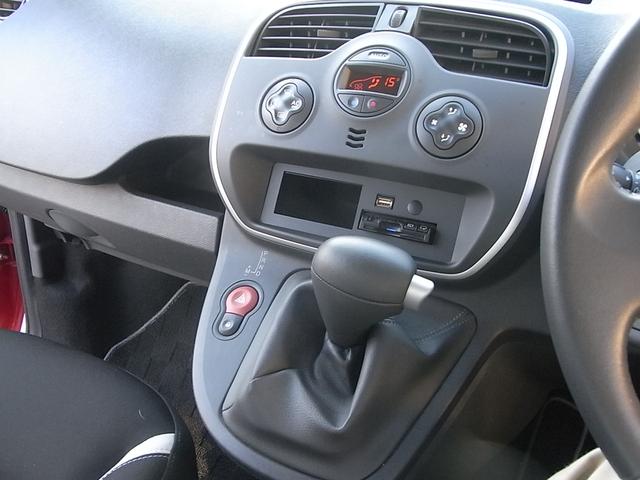 カングー ゼン　ナビ　フルセグＴＶ　Ｂｌｕｅｔｏｏｔｈ　オートエアコン　ＥＴＣ　ＩＳＯＦＩＸ　両側スライドドア　フロントフォグランプ　禁煙車（17枚目）