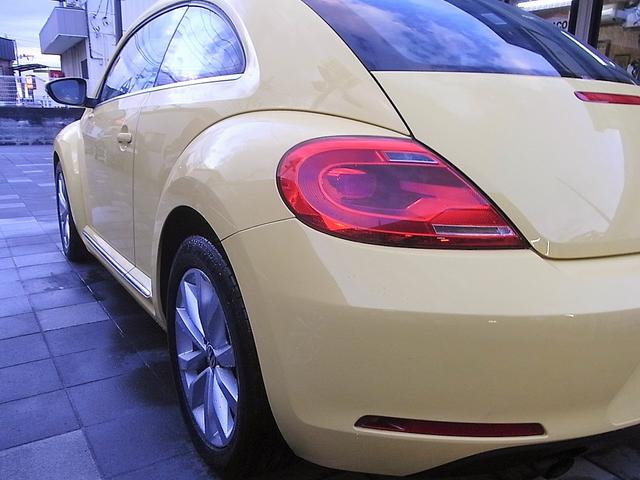 ザ・ビートル デザインレザーパッケージ　ターボ　本革シート　シートヒーター　ディスプレイオーディオ　純正バックカメラ　デジタルインナーミラー　パドルシフト　１７インチアルミ　ＥＴＣ　禁煙車（10枚目）