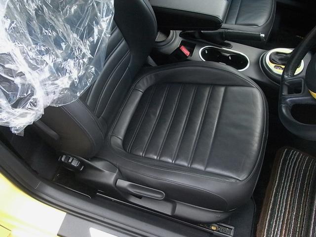 ザ・ビートル デザインレザーパッケージ　ターボ　本革シート　シートヒーター　ディスプレイオーディオ　純正バックカメラ　デジタルインナーミラー　パドルシフト　１７インチアルミ　ＥＴＣ　禁煙車（12枚目）