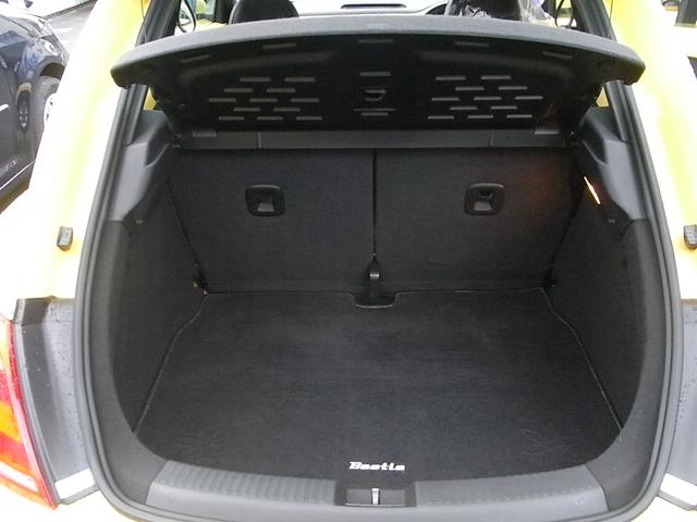 ザ・ビートル デザインレザーパッケージ　ターボ　本革シート　シートヒーター　ディスプレイオーディオ　純正バックカメラ　デジタルインナーミラー　パドルシフト　１７インチアルミ　ＥＴＣ　禁煙車（27枚目）