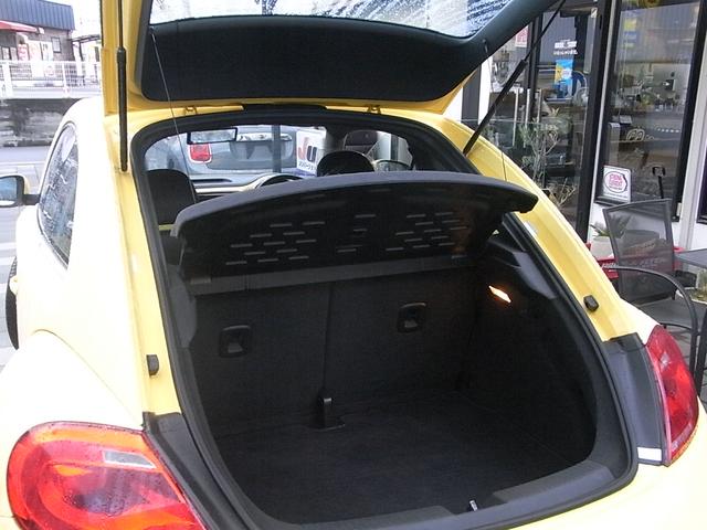 ザ・ビートル デザインレザーパッケージ　ターボ　本革シート　シートヒーター　ディスプレイオーディオ　純正バックカメラ　デジタルインナーミラー　パドルシフト　１７インチアルミ　ＥＴＣ　禁煙車（29枚目）