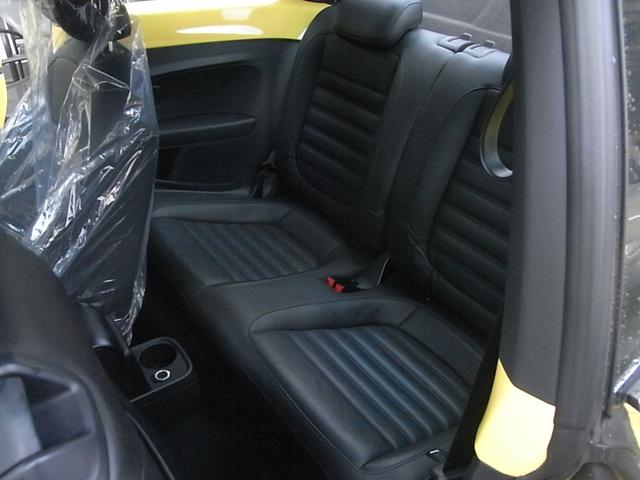 ザ・ビートル デザインレザーパッケージ　ターボ　本革シート　シートヒーター　ディスプレイオーディオ　純正バックカメラ　デジタルインナーミラー　パドルシフト　１７インチアルミ　ＥＴＣ　禁煙車（30枚目）