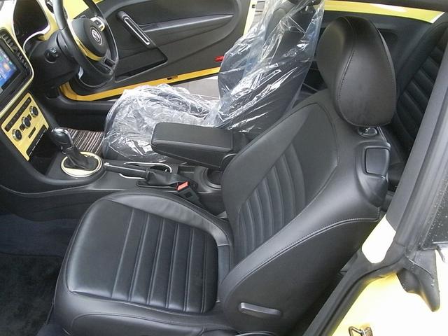 ザ・ビートル デザインレザーパッケージ　ターボ　本革シート　シートヒーター　ディスプレイオーディオ　純正バックカメラ　デジタルインナーミラー　パドルシフト　１７インチアルミ　ＥＴＣ　禁煙車（32枚目）