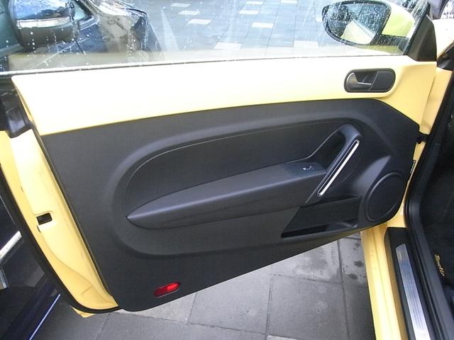 ザ・ビートル デザインレザーパッケージ　ターボ　本革シート　シートヒーター　ディスプレイオーディオ　純正バックカメラ　デジタルインナーミラー　パドルシフト　１７インチアルミ　ＥＴＣ　禁煙車（35枚目）