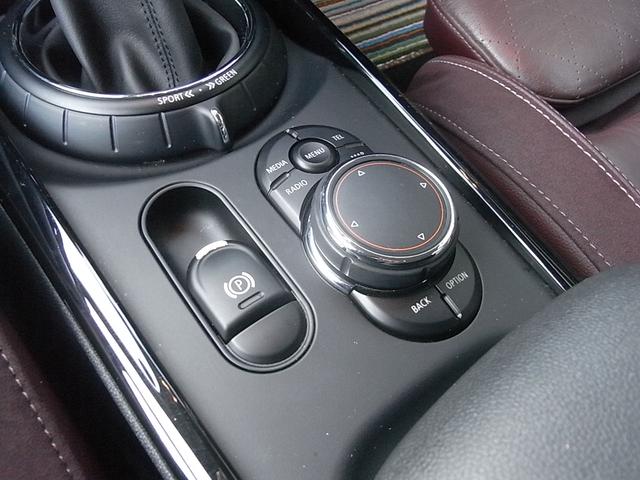 ＭＩＮＩ クーパーＳ　クラブマン　クーパーＳ　クラブマン（５名）２０００ｃｃターボ　スマートキー　本革シート　パワーシート　シートヒーター　ナビ　バックカメラ　Ｂｌｕｅｔｏｏｔｈ　オートクルーズ　プッシュスタート　ＥＴＣ　禁煙車（17枚目）