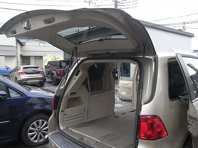 ルータン ＳＥＬ　左ハンドル　本革シート　シートヒーター　パワーシート　脱着式セカンドシート　北米仕様のオリジナル車をキープした車両　サンルーフ　純正ダブルフリップダウンモニター　米国ＤＶＤ視聴可能　ＥＴＣ　禁煙車（28枚目）