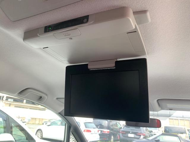 ノア ハイブリッドＸ　両側電動スライドドア　純正ナビ　フルセグＴＶ　フリップダウンモニター　バックカメラ　ブルートゥースオーディオ　ＬＥＤヘッドライト　ＥＴＣ　スマートキー　新品黒革調シートカバー　モデリスタフロントエアロ（8枚目）