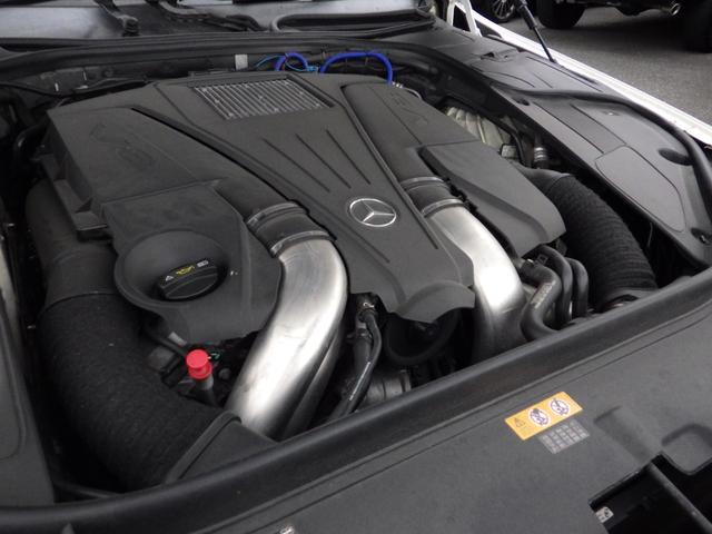 Ｓクラス Ｓ５５０ロング　Ｓ６３後期仕様　Ｂｌｕｅｔｏｏｔｈ対応ナビ　全周囲カメラ　ブルメスターサウンド　パノラマサンルーフ　本革シート　フルエアロ　可変バルブ付き社外マフラー　ＲＯＨＡＮＡ２２インチＡＷ　グー鑑定書付き（33枚目）