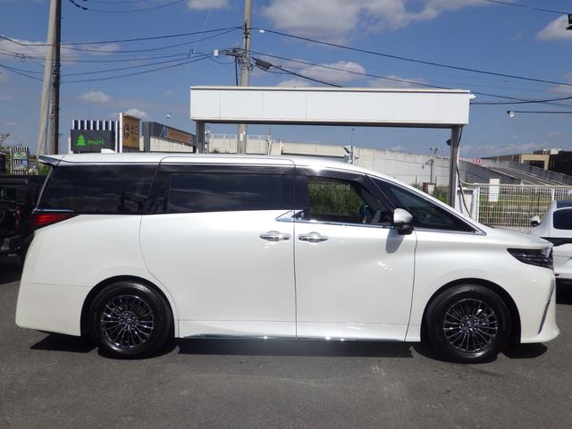 アルファードハイブリッド エグゼクティブラウンジ　４ＷＤ　Ｂｌｕｅｔｏｏｔｈ対応ナビ　ＵＳＢ／ＨＤＭＩ接続　トヨタチームメイト　ＪＢＬサウンド　前後ドラレコ　本革シート　３眼シーケンシャル　左右独立ムーンルーフ　禁煙車　ＯＢＤ診断済み　グー鑑定書付き（11枚目）