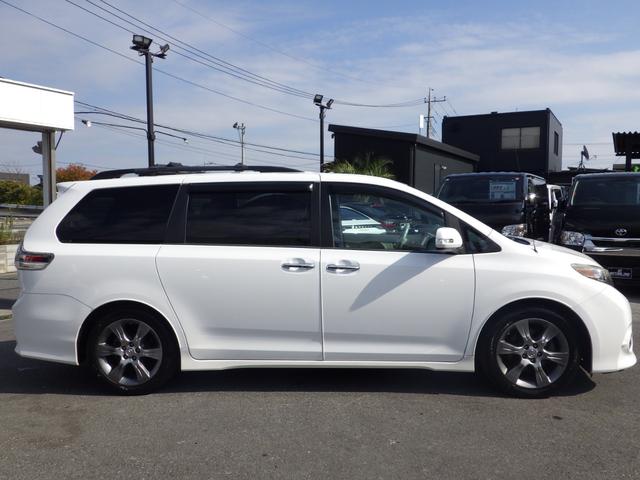 シエナ ＳＥ　Ｂｌｕｅｔｏｏｔｈ対応ナビ　フリップダウンモニター　電動サンルーフ　電動格納ミラー　スペアキー　ブラックレザーシート　新車並行車　ｃａｒｆａｘ走行証明書付き（10枚目）